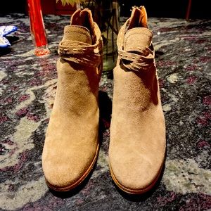 Frye Naomi Pickstich Shootie Ash Suede 9M